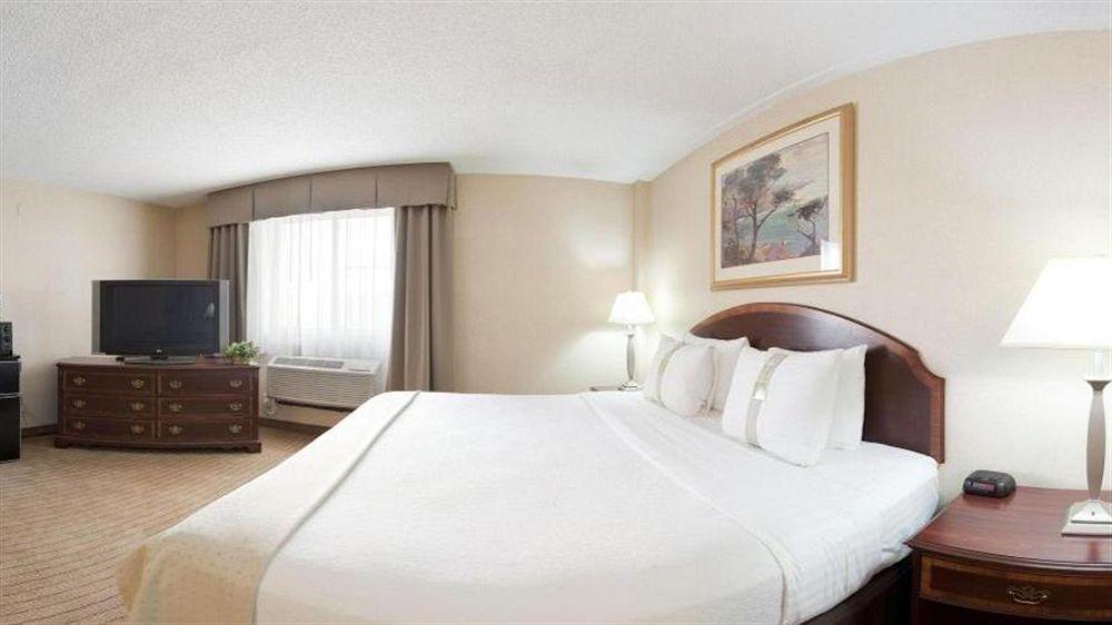 Holiday Inn & Suites Chicago-Carol Stream Wheaton By Ihg Exterior foto