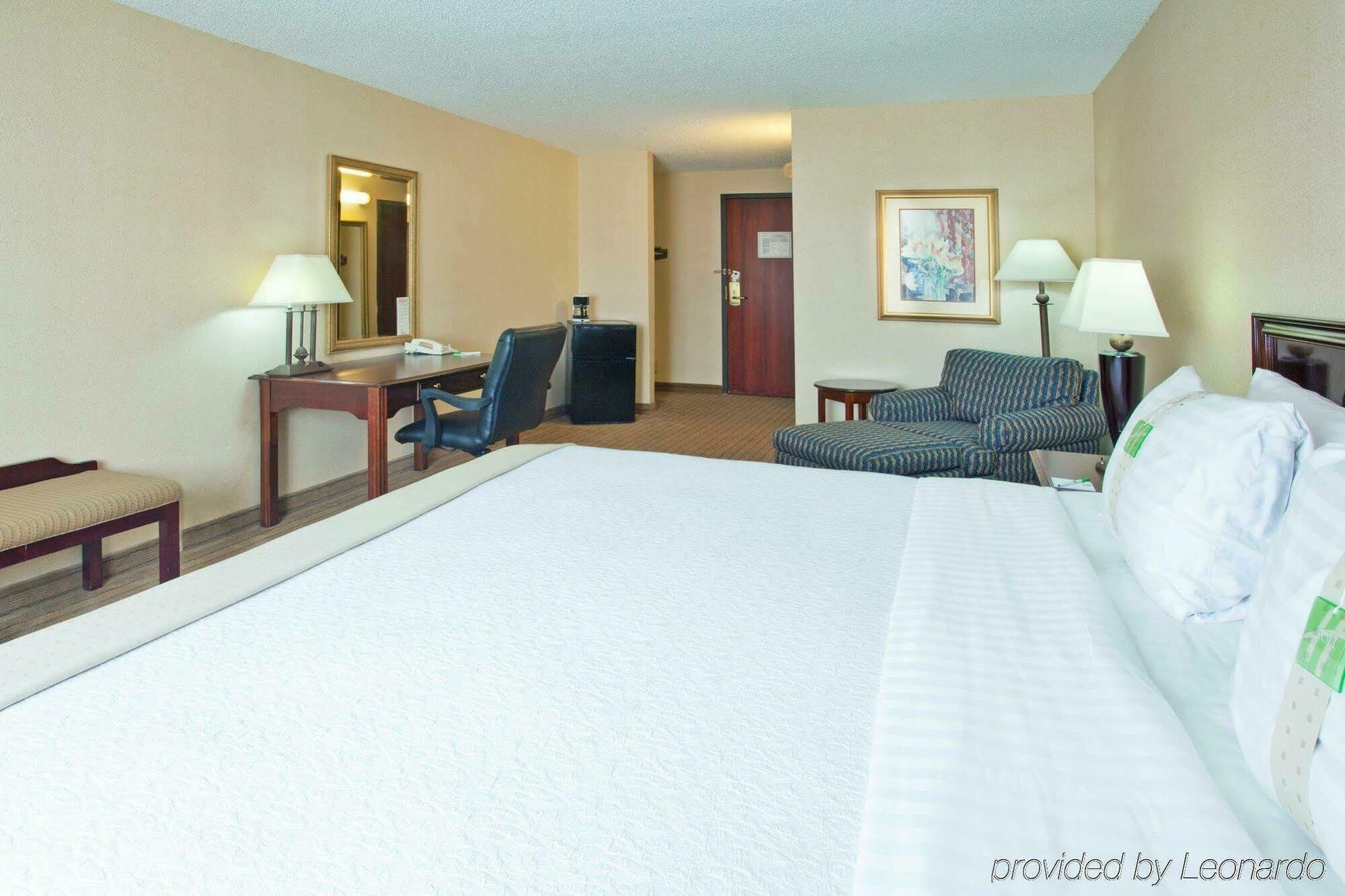 Holiday Inn & Suites Chicago-Carol Stream Wheaton By Ihg Habitación foto